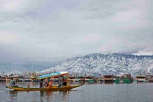 Top 10 adventure activities in Kashmir you must Try: Shikara Ride Dal Lake Kashmir