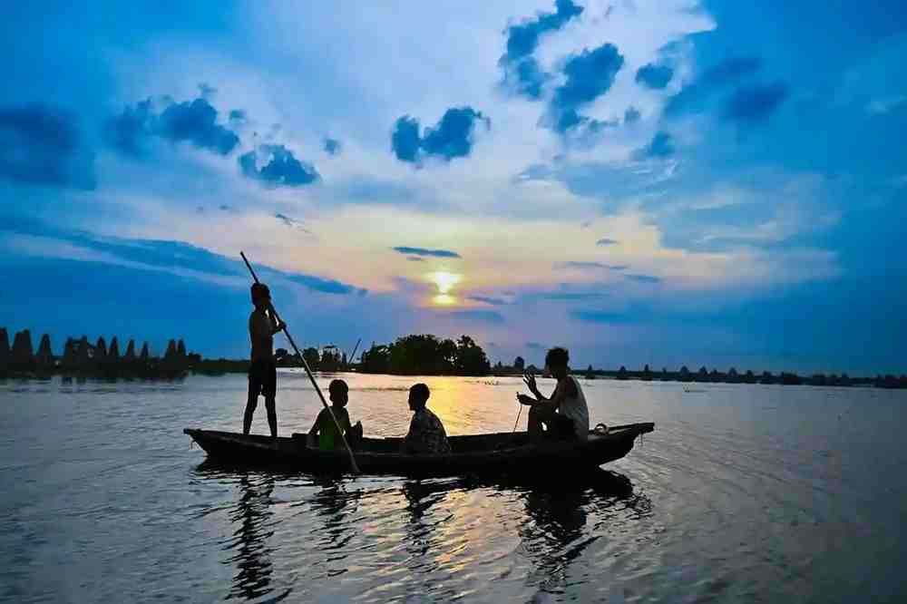Andhra Pradesh tourism featuring ancient temples, scenic beaches, heritage sites and cultural attractions with Dogra Holidays.
